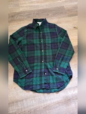 Small Womens Green & Navy Plaid Button-Up Shirt